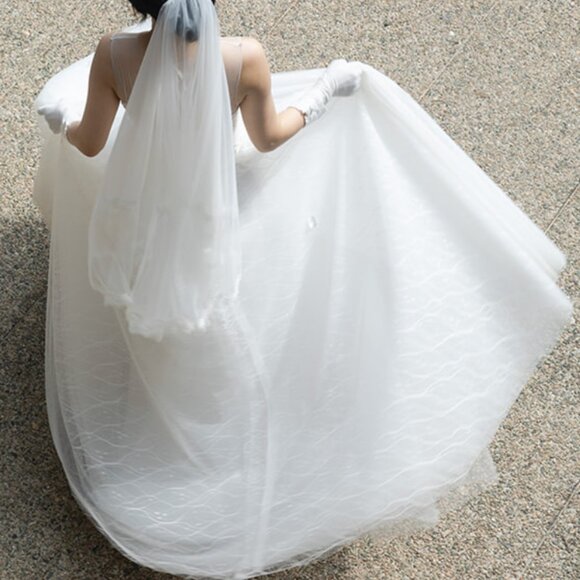 Dress: worn only for an hour - Picture 2 of 16